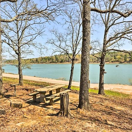 Charming Home With Porch Walk To Greers Ferry Lake! Fairfield Bay Extérieur photo