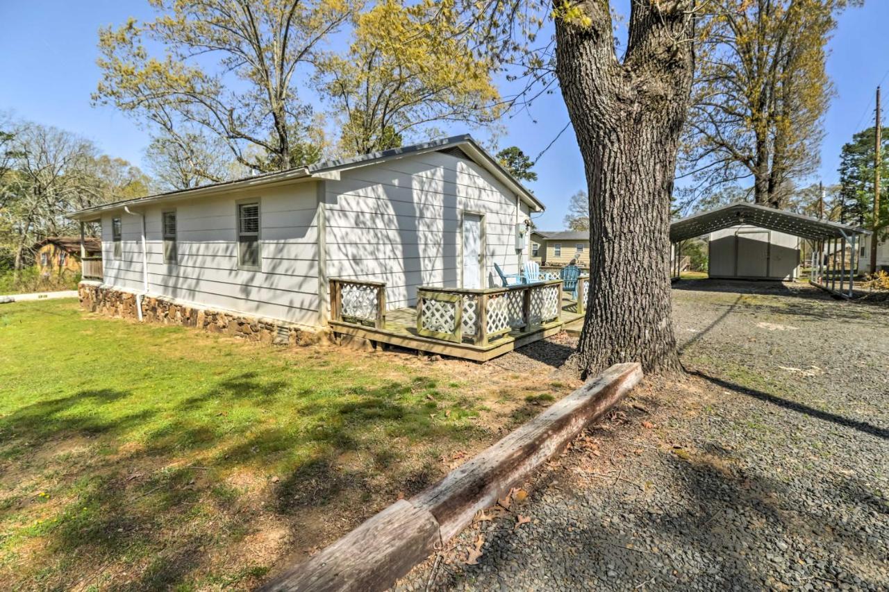 Charming Home With Porch Walk To Greers Ferry Lake! Fairfield Bay Extérieur photo